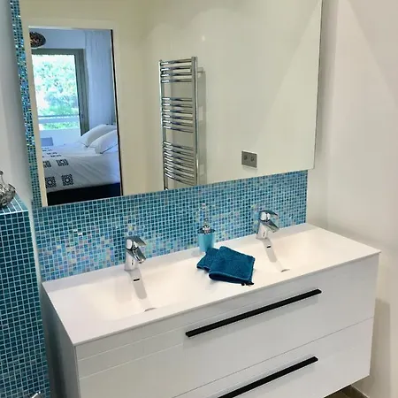 1 Bdr Awesome Sea View & Swimming Pool *